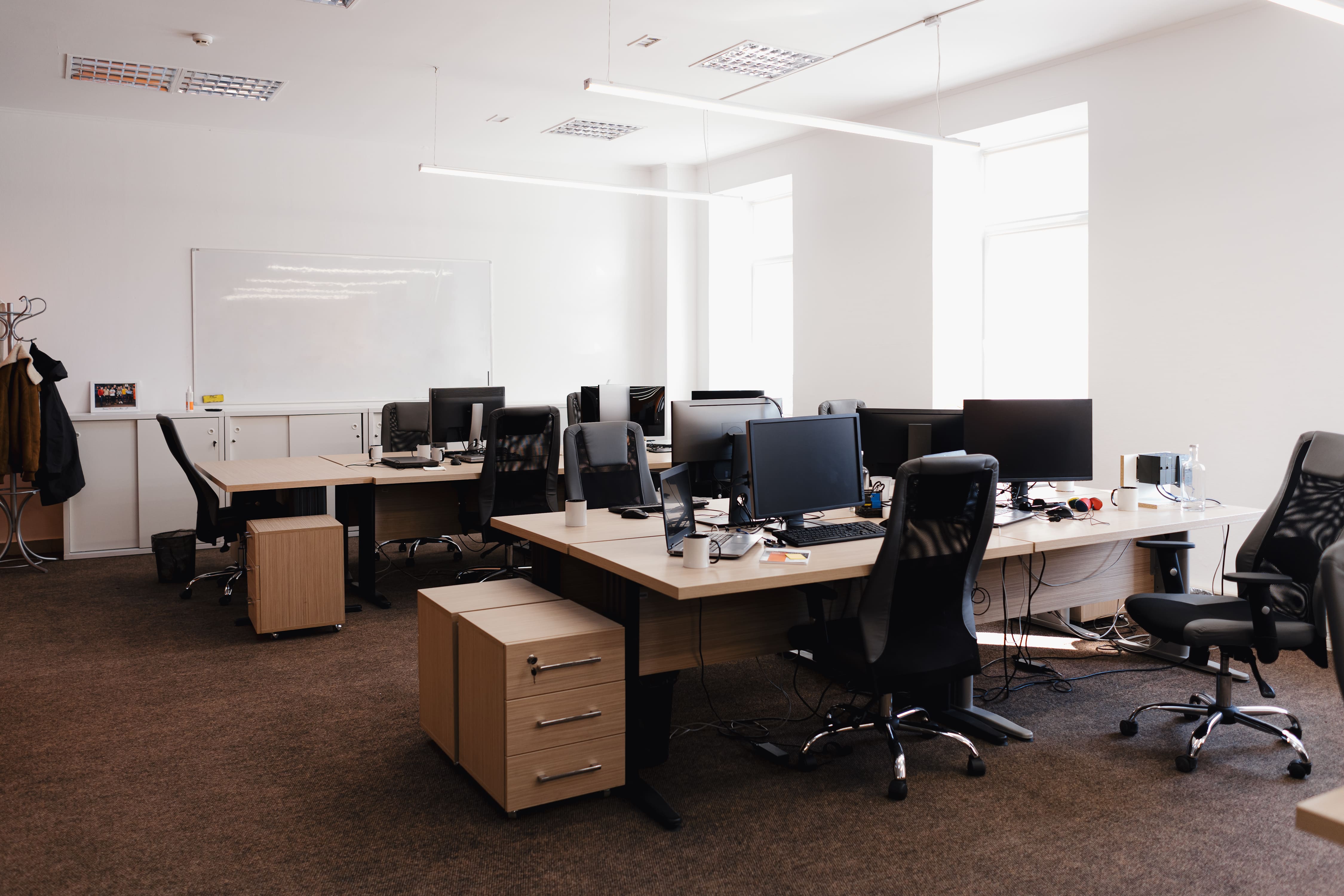 Espacio de trabajo diseñado y equipado